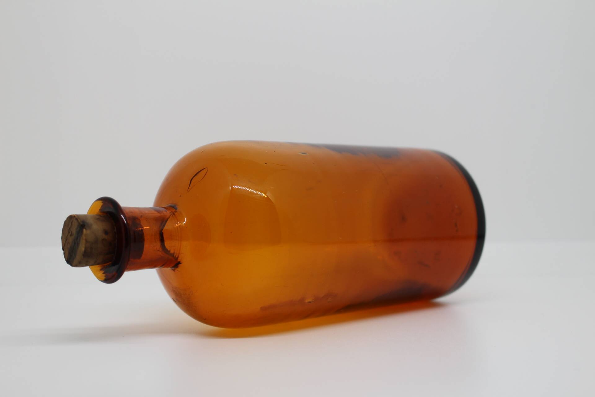 Flacon ambré en verre soufflé