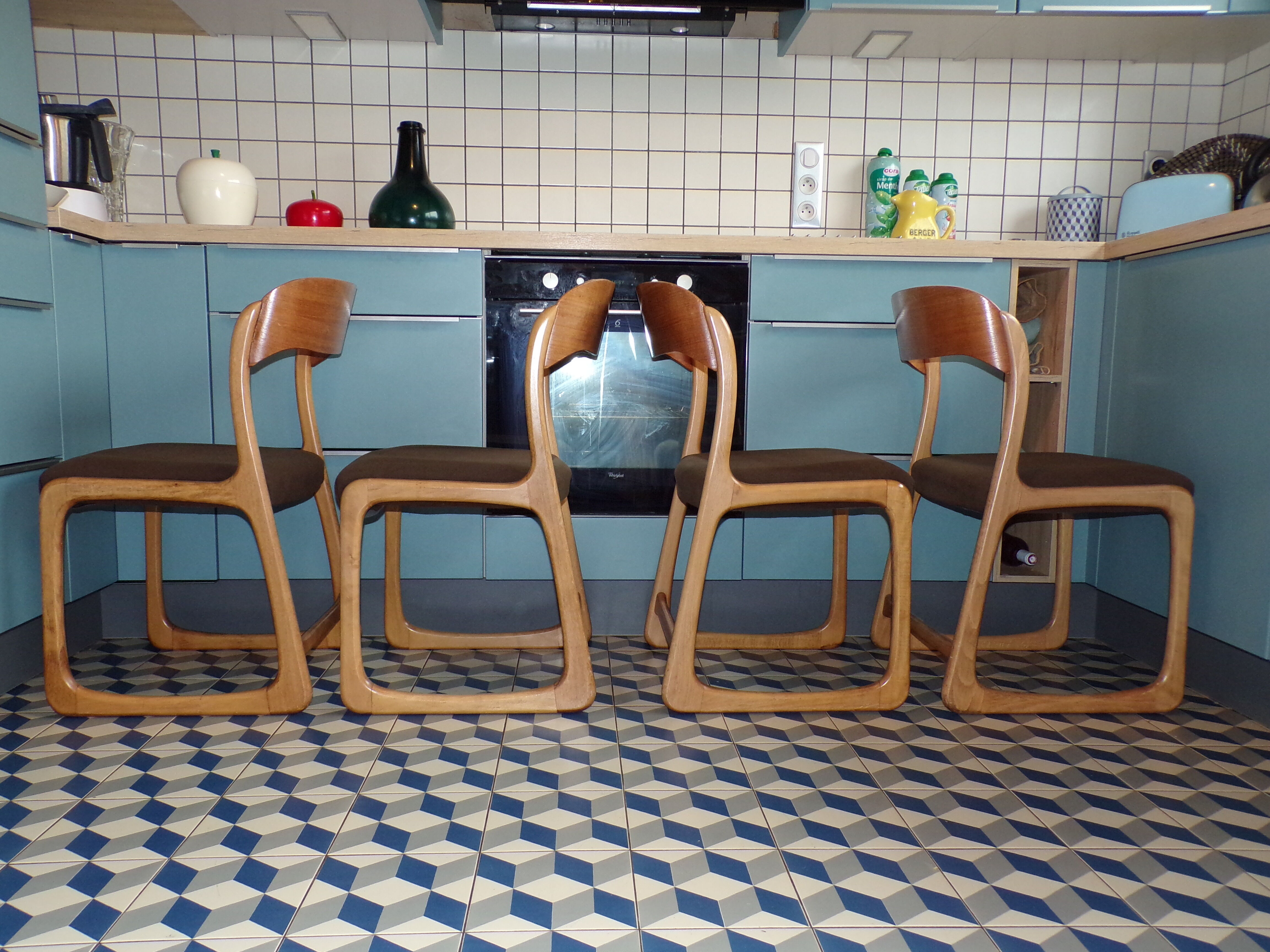 Suite 4 chairs Baumann sled