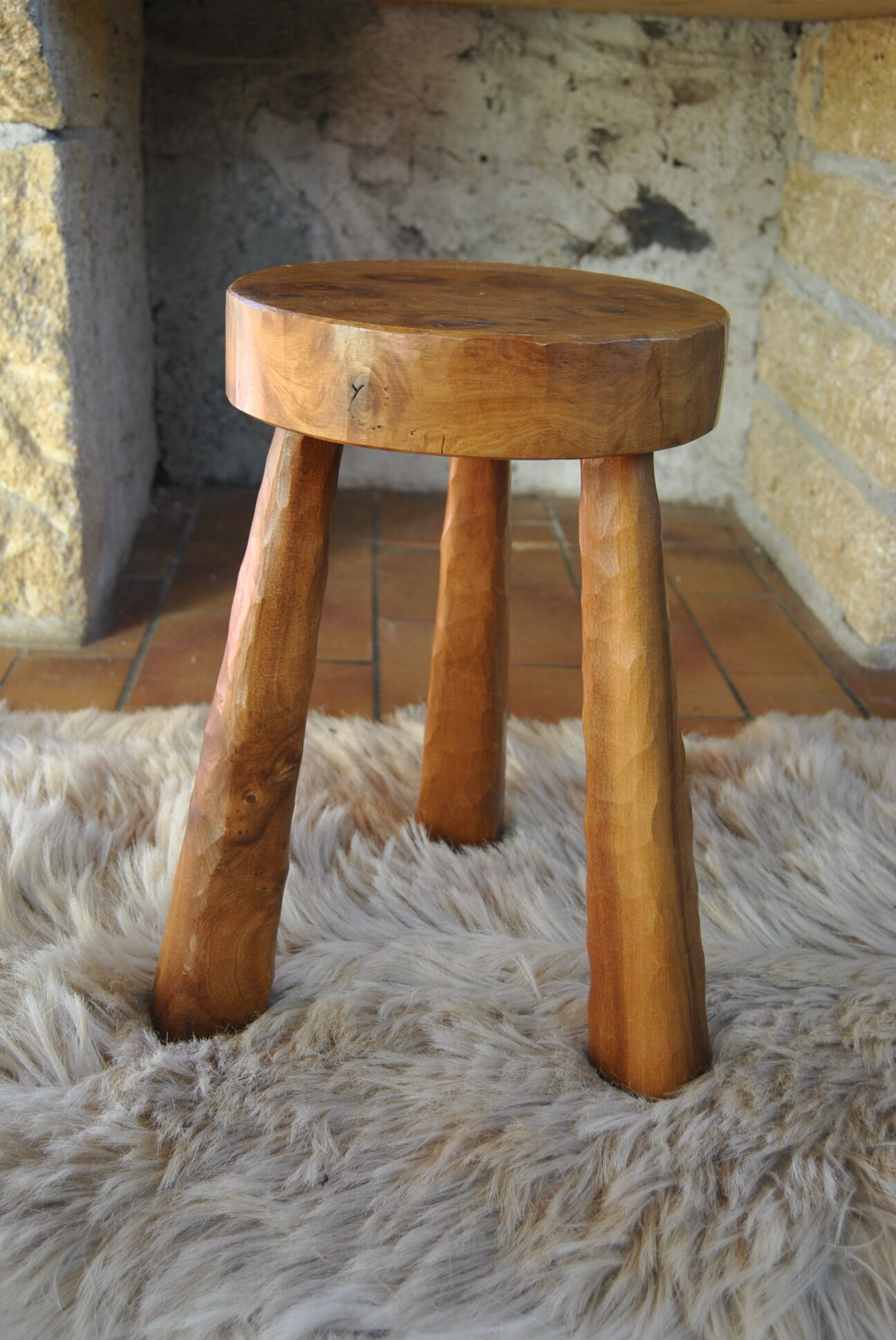 Tabouret tripode en bois vers 1950