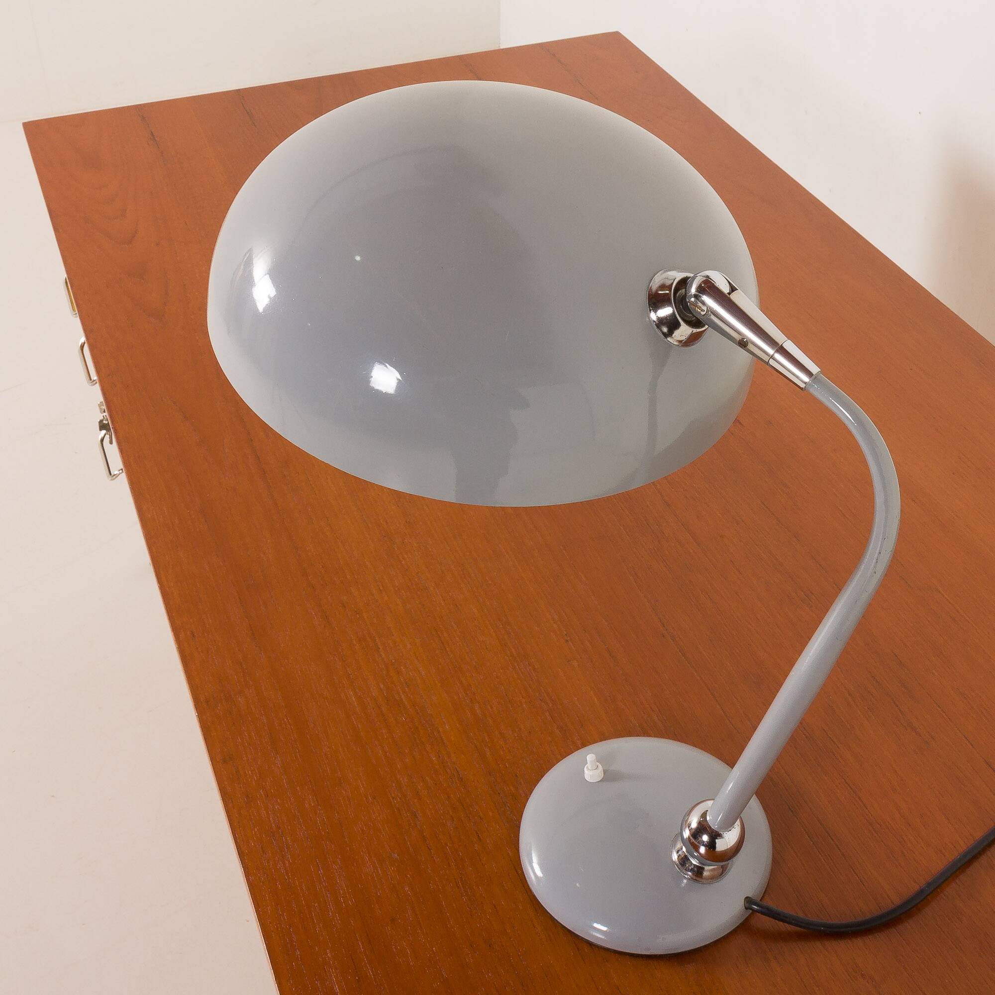 Italian mid-century desk lamp attributed to Stilnovo, 1960s