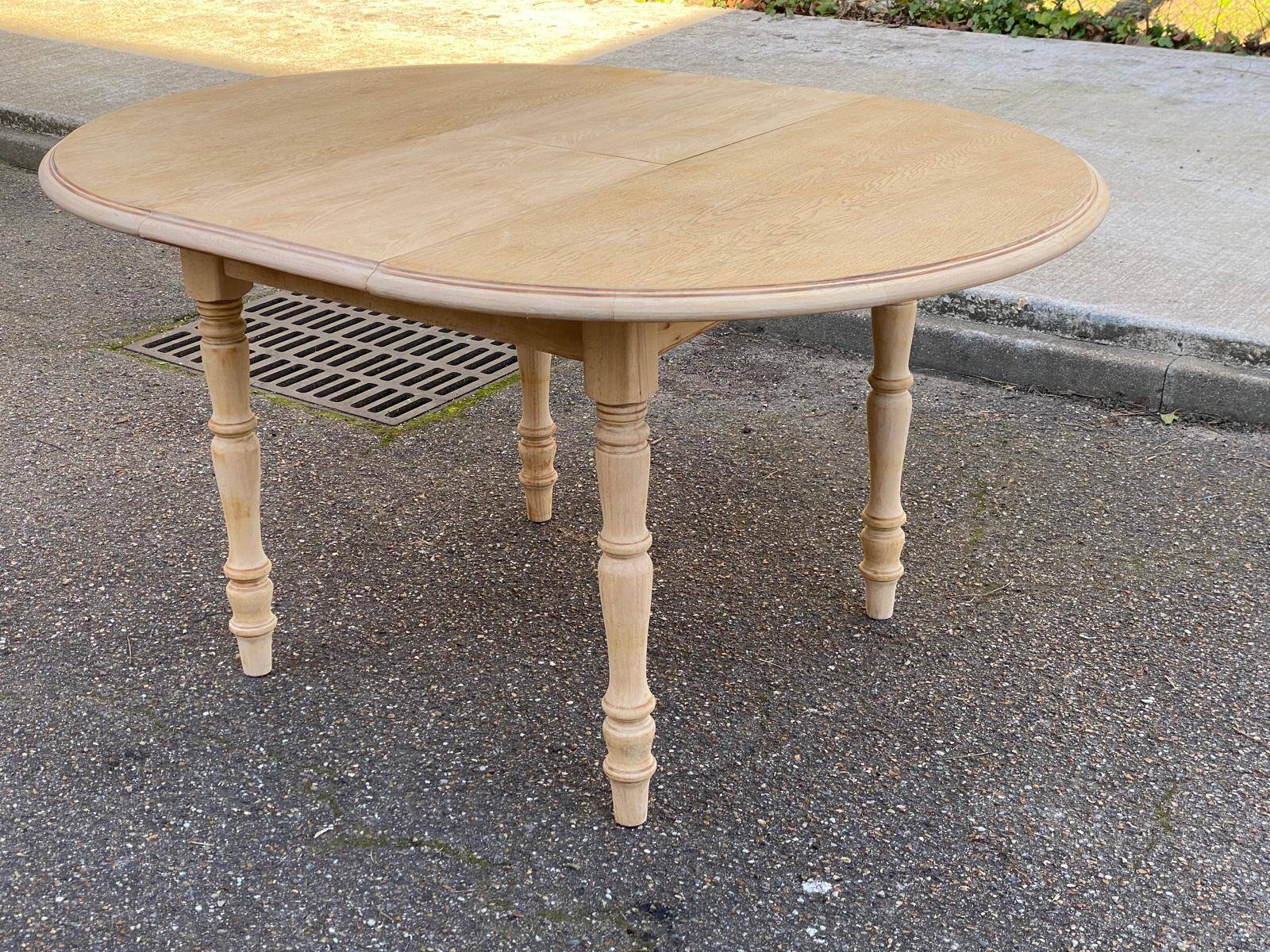 Renovated Louis Philippe round extendable dining table 115cm for 6 people.