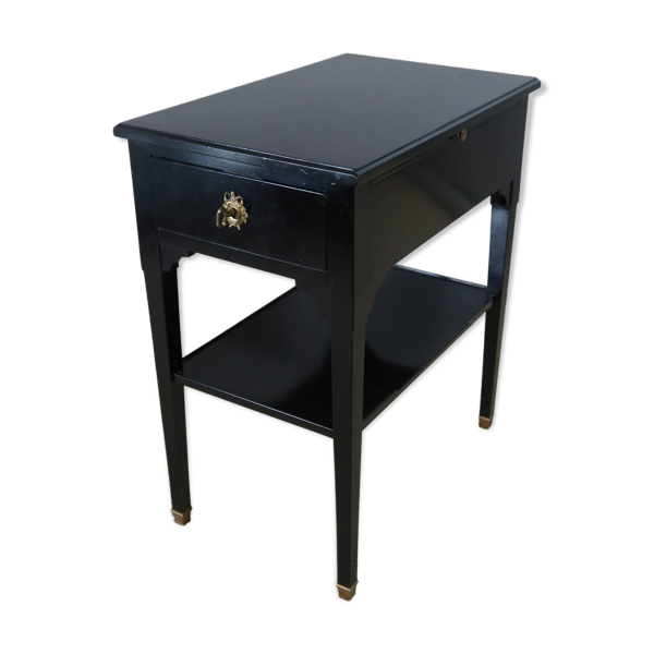 Table d'appoint en bois noirci