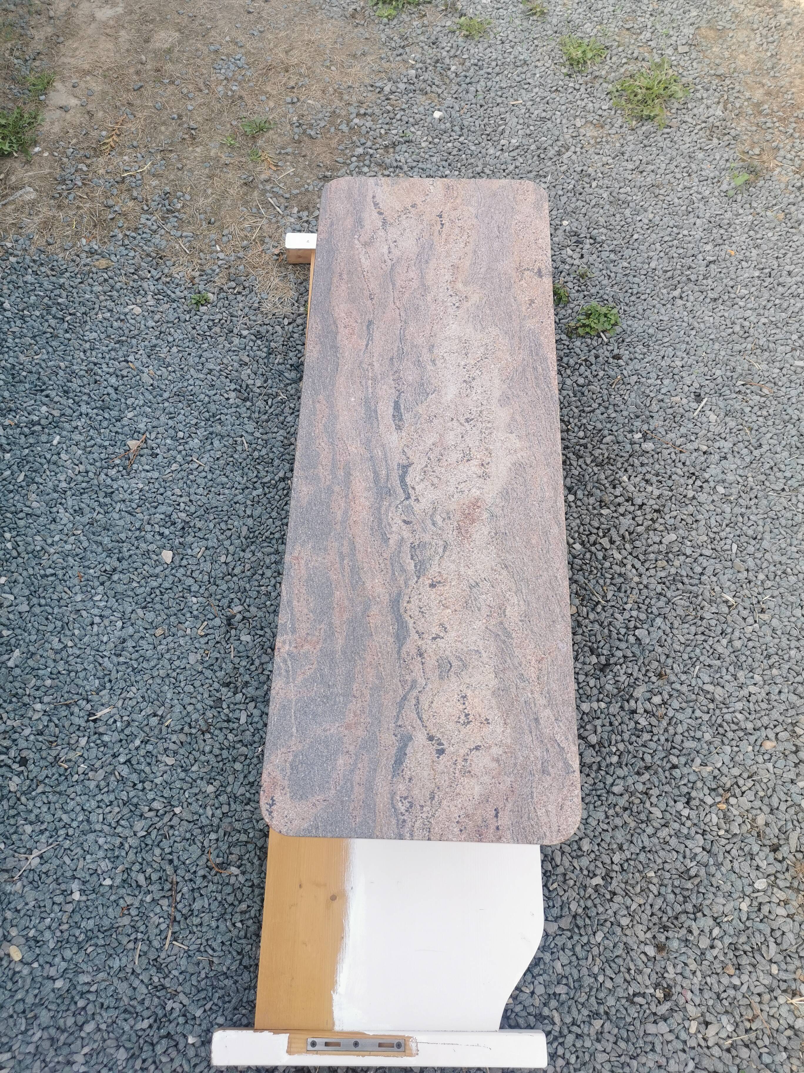 Table basse de style brutaliste