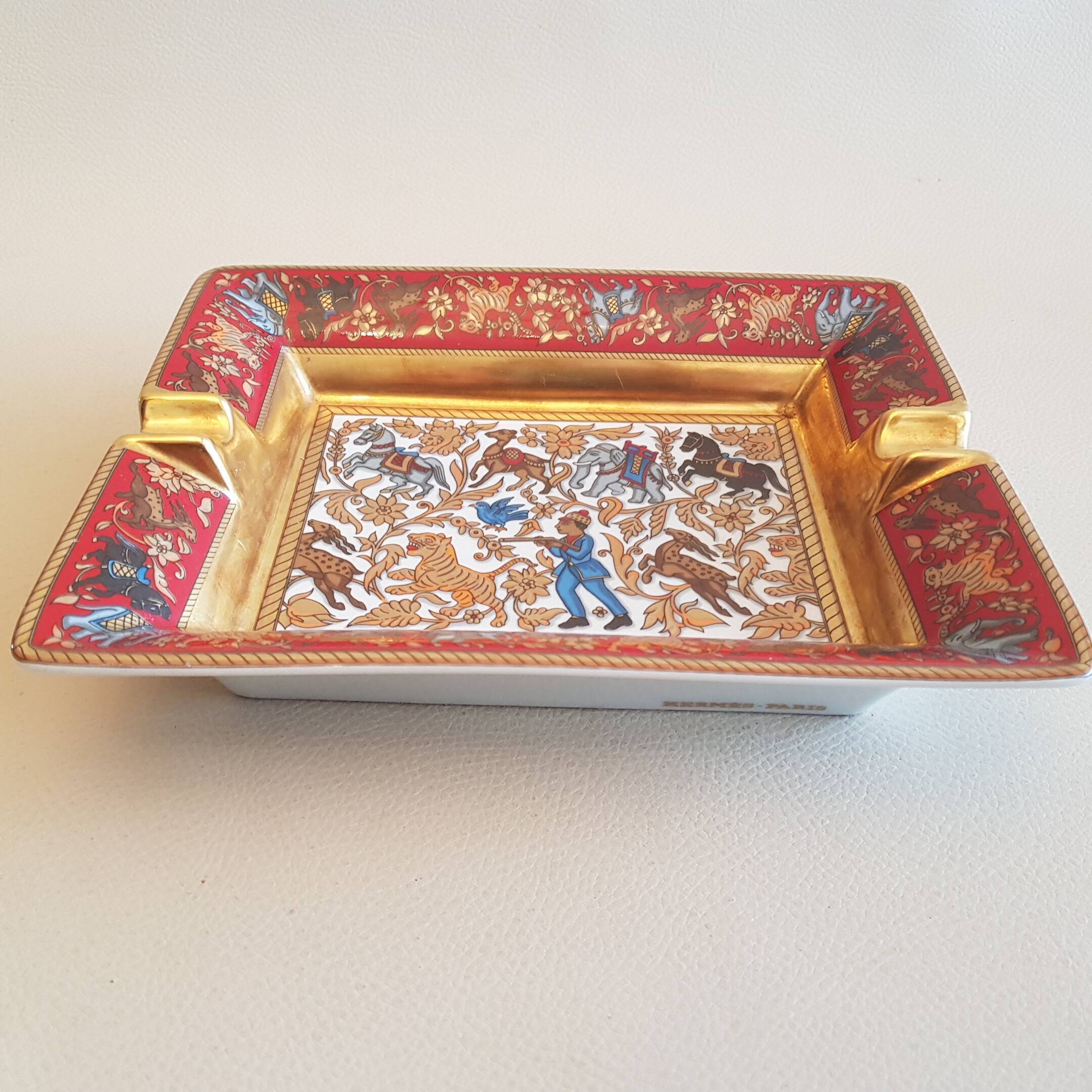Hermes - Paris - Porcelain ashtray Hunting in India - red / gold