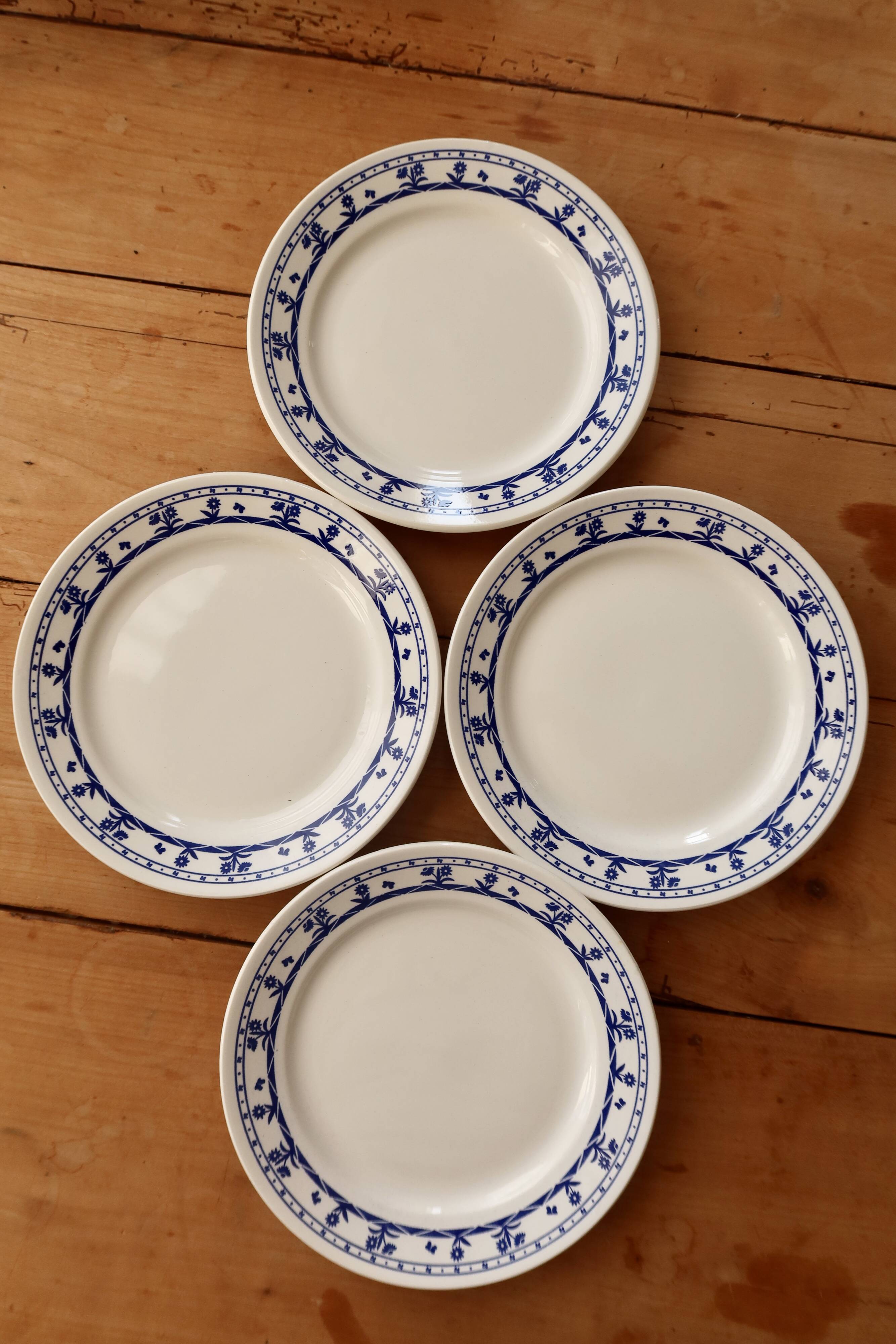 4 assiettes à dessert vintage en faïence motif fleuri