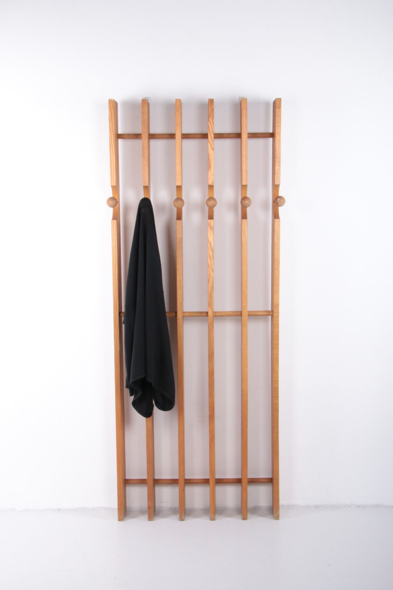 Arspect-Spectrum Coat rack Rare edition 1974, Essen wood Netherlands