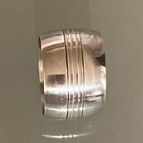 Silver towel round