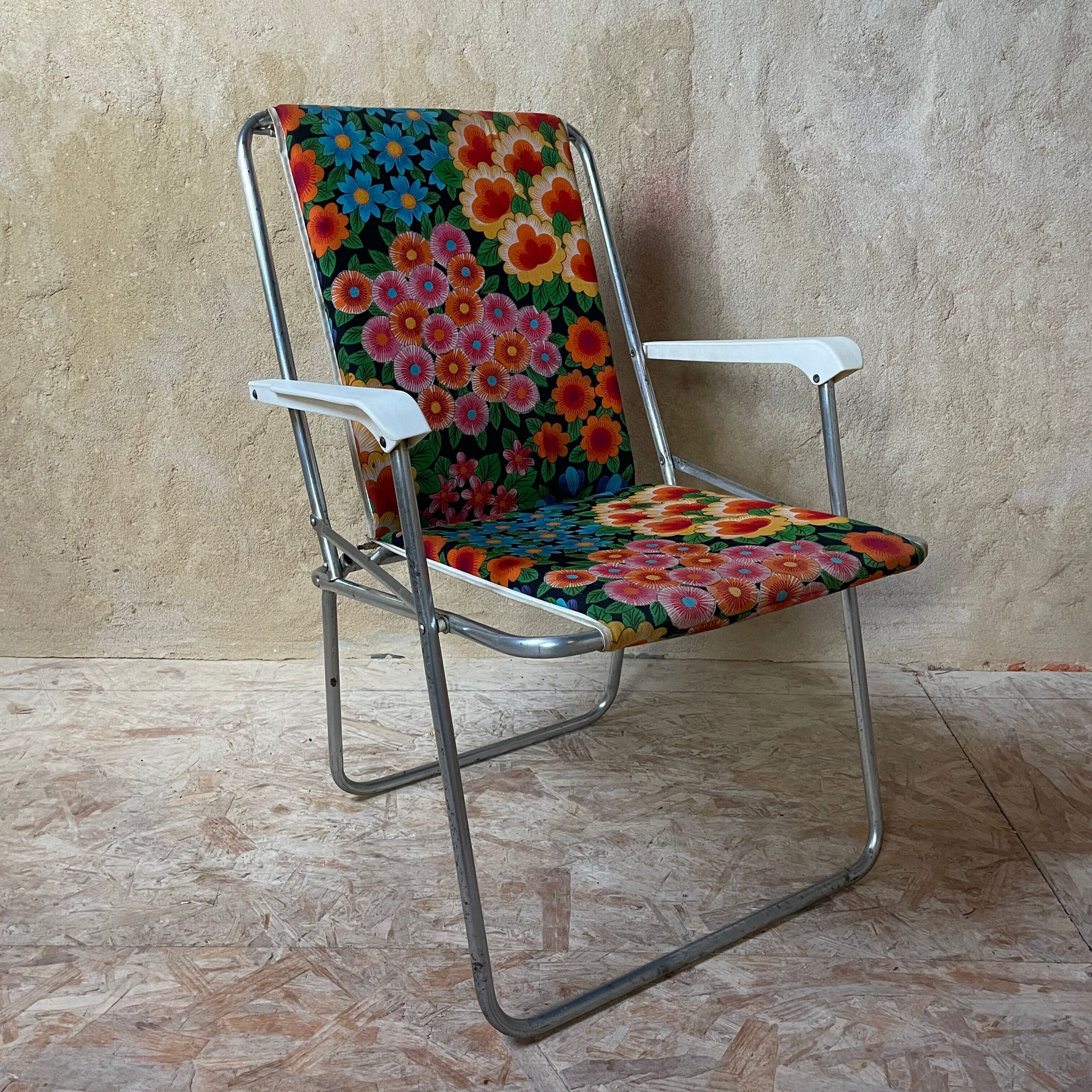 Foldable camping chair, multicolor flower pattern