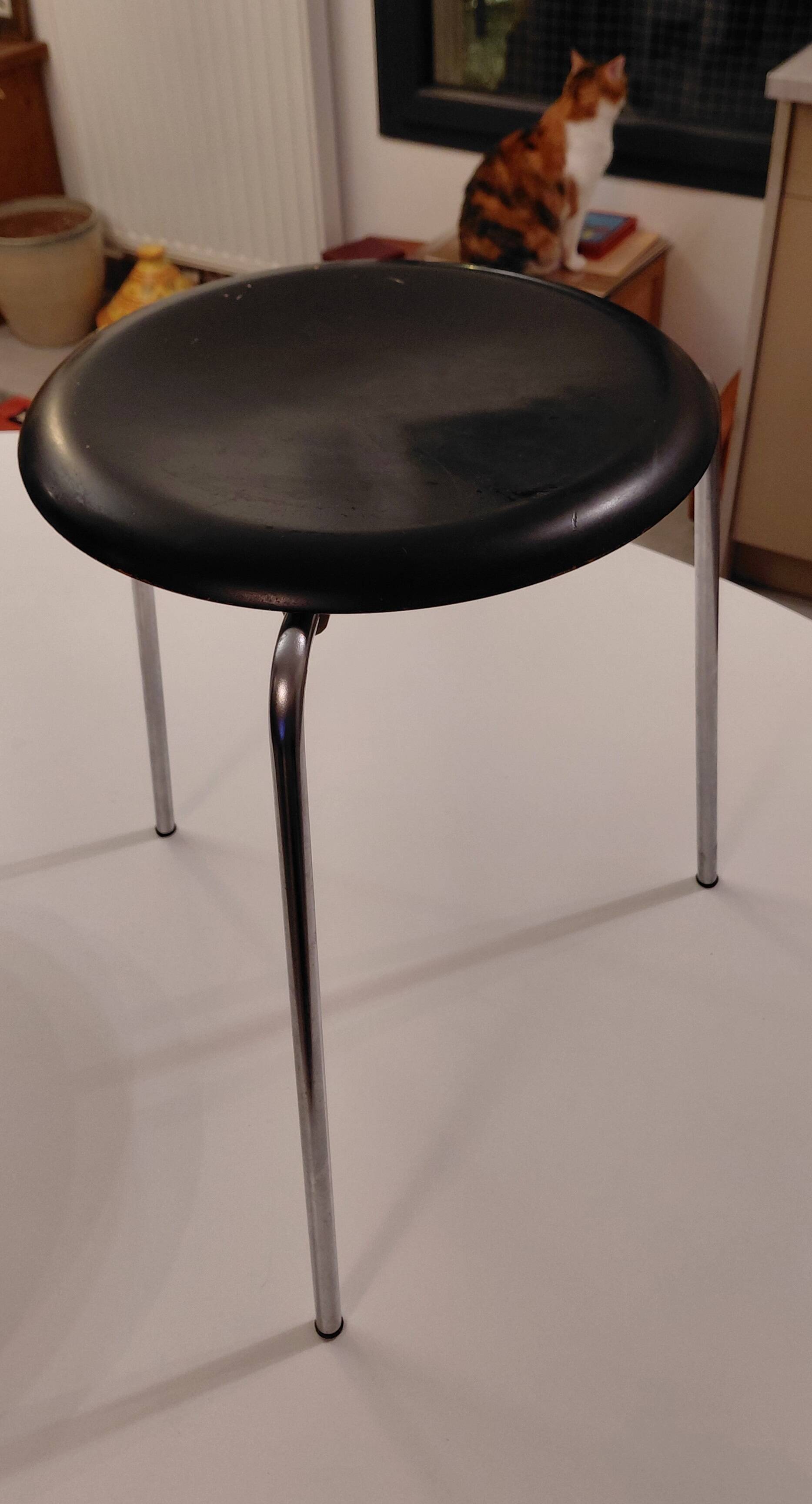 "Dot" stool (Model 3170) by Arne Jacobsen for Fritz Hansen, 1967