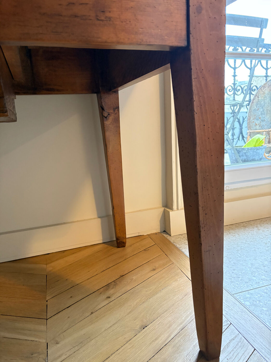 Old farmhouse table in solid oak with a drawer.