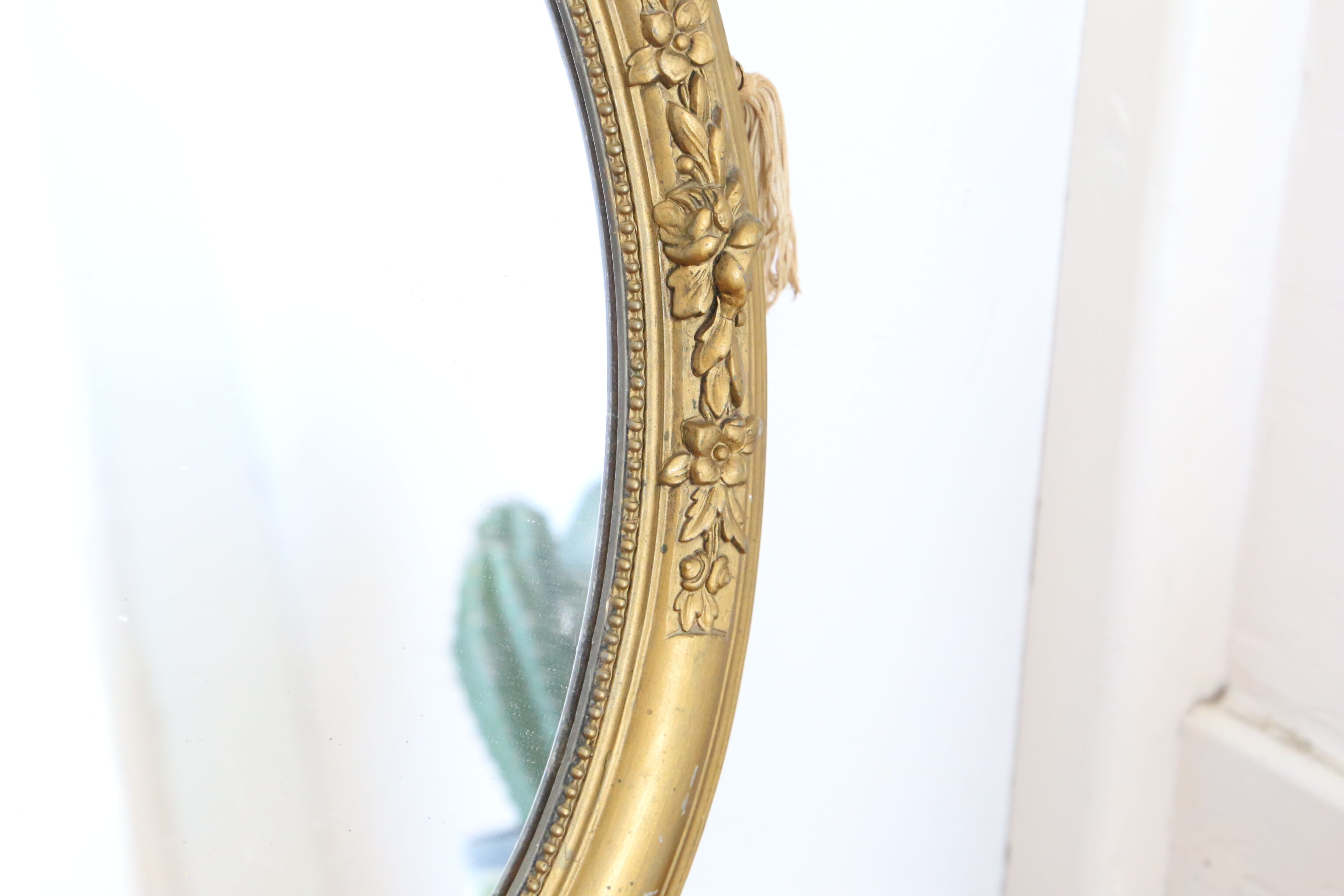 Mirror stucco, oval, gilded 48x59cm
