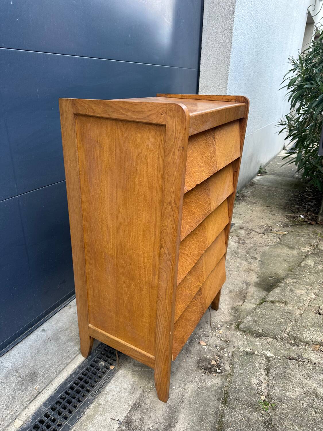 Antique chest of drawers