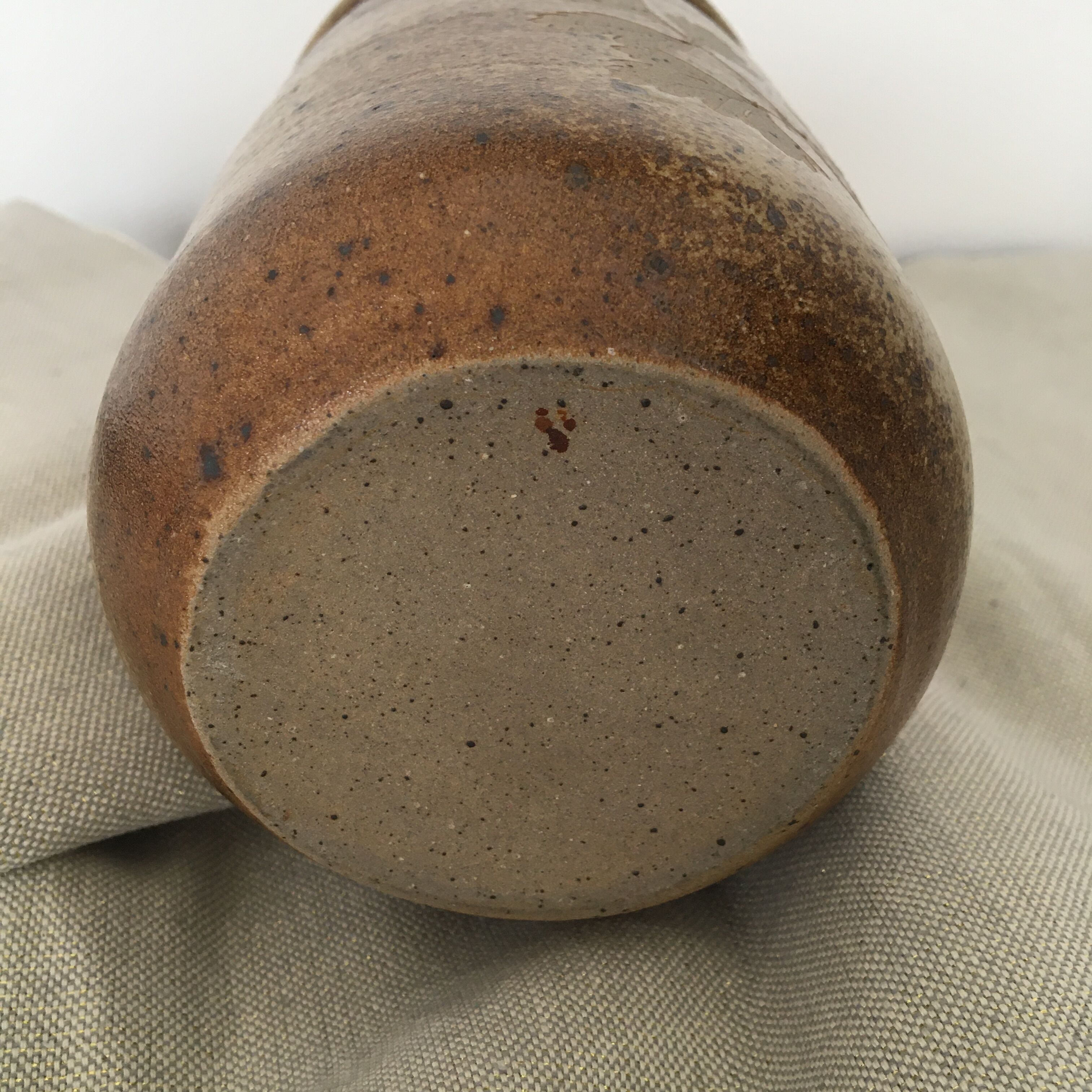 Enamelled sandstone vase decoration foliage