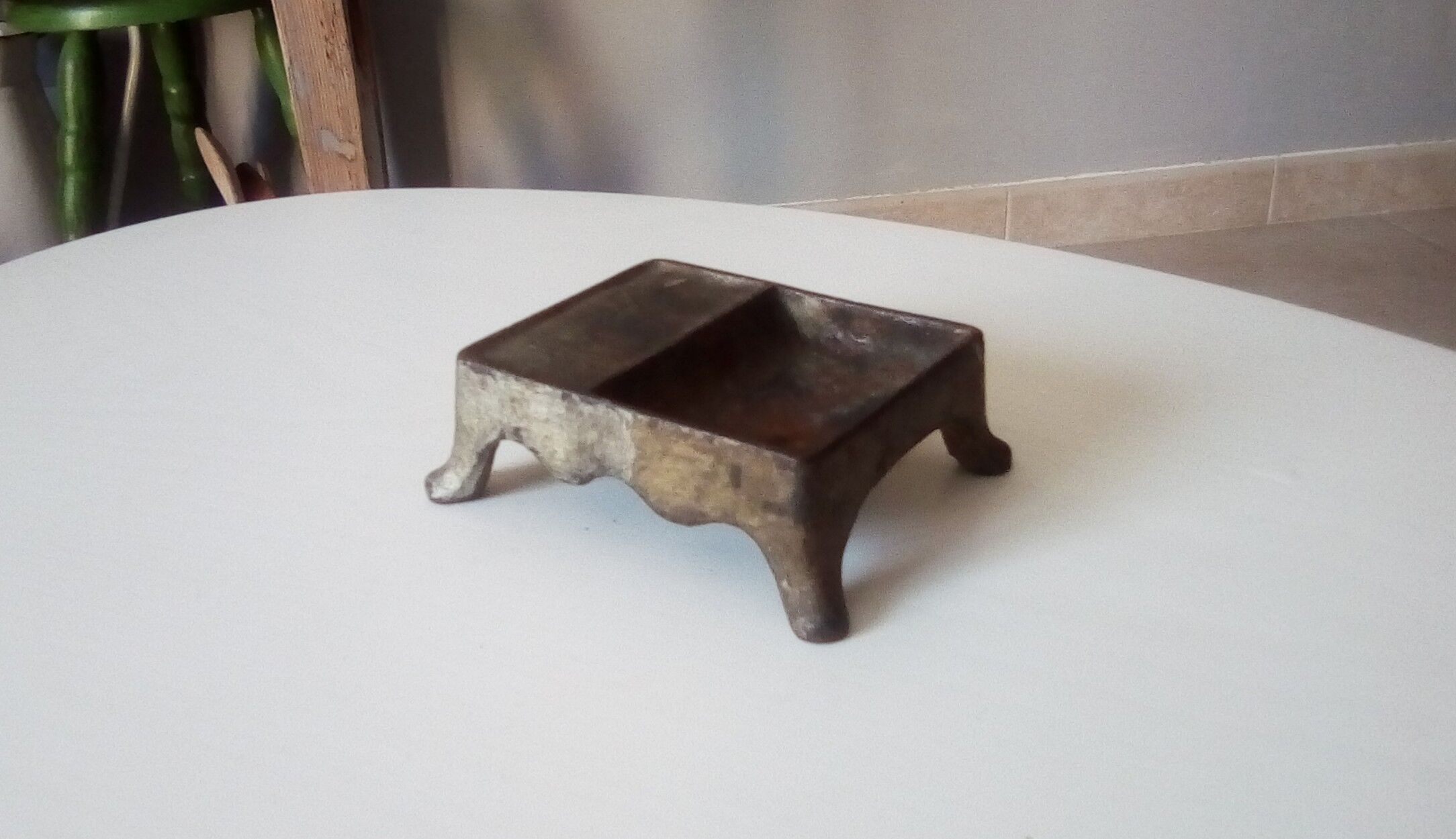 Old cast-cast cast-inkwell