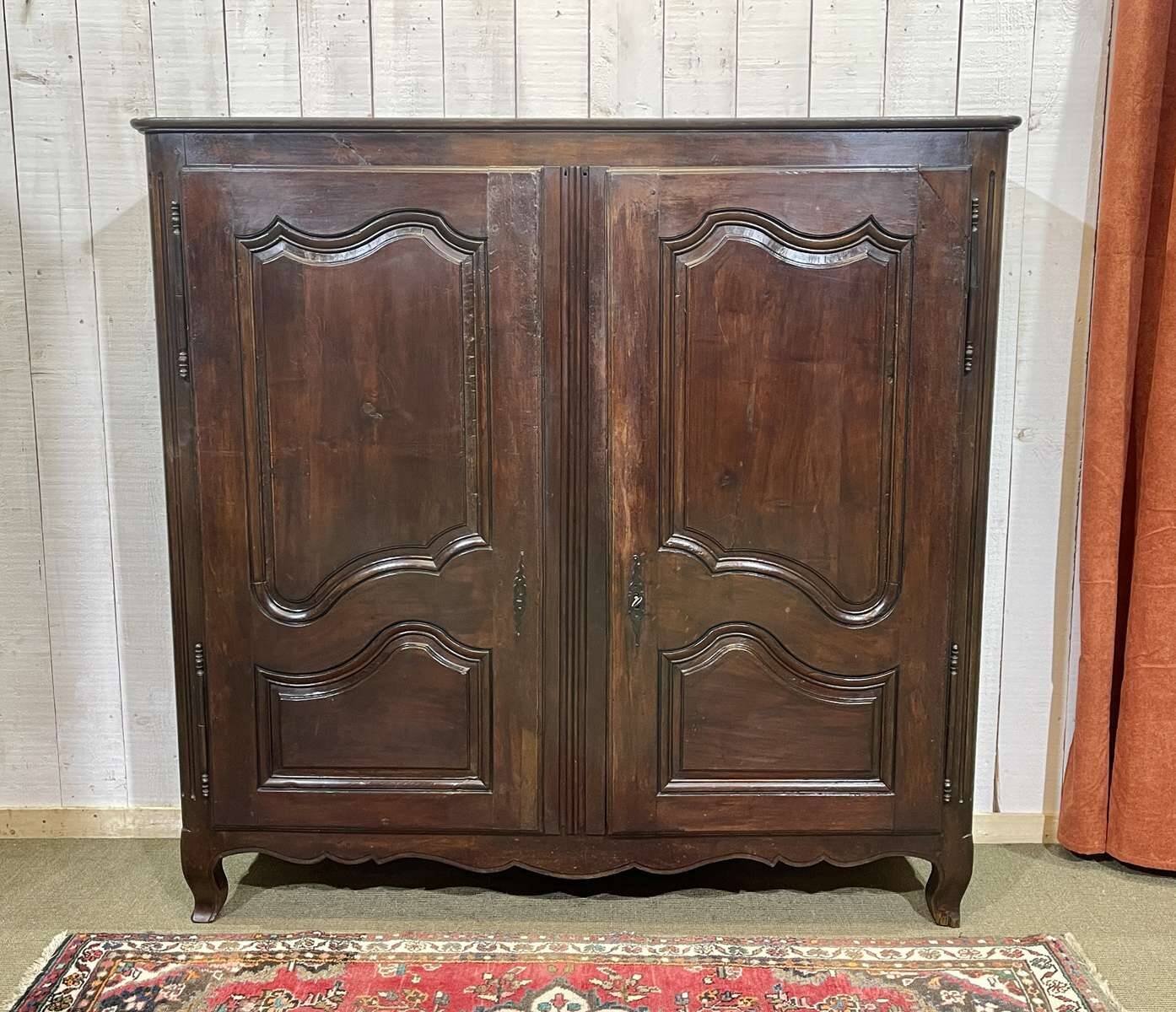 Louis XV style low cabinet in walnut, 19th century