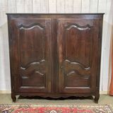 Armoire basse de style Louis XV en noyer 19ème