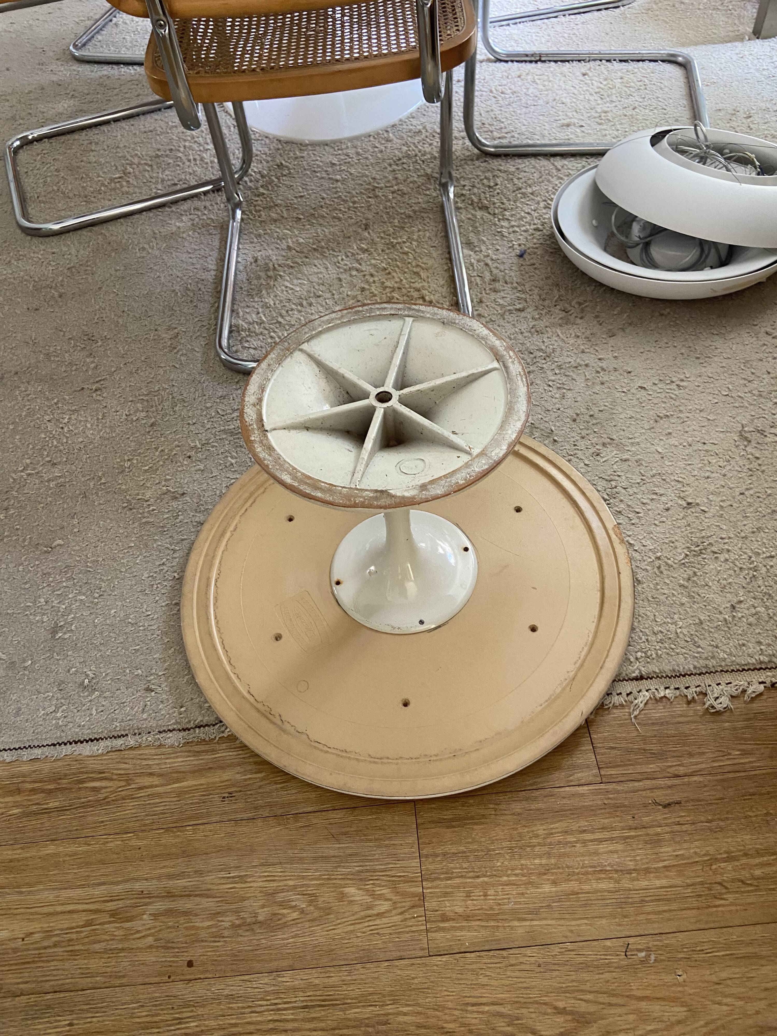 Coffee table tulip foot 70s