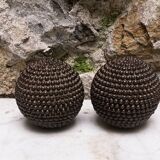 Paire de boules cloutées anciennes