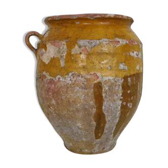 Glazed yellow confit pot, south-west of the France. Conservation pot. Pyrenees XIXth