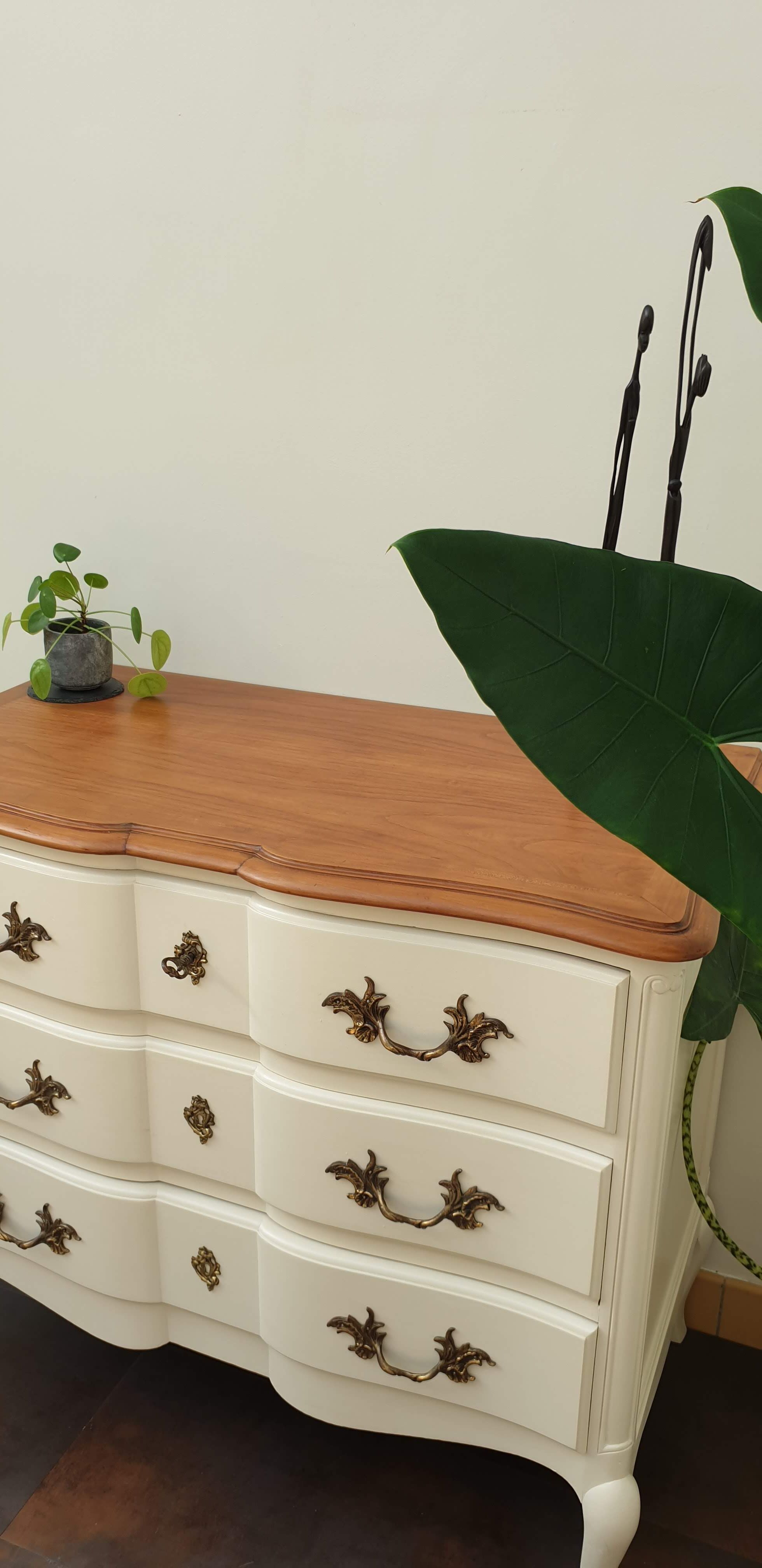 Creme white chest of drawers