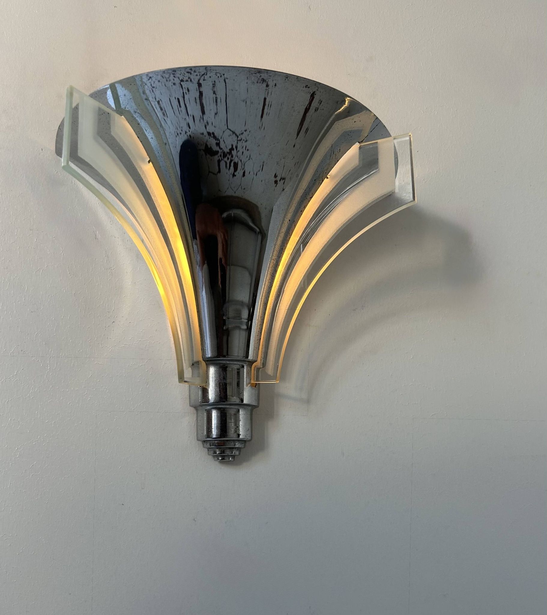 Art Deco modernist wall lamp, chrome and sandblasted glass, France 1930