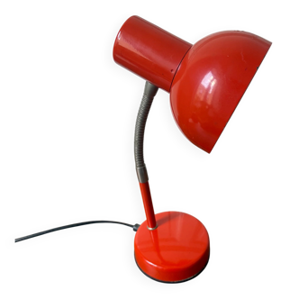 Red desk lamp – vintage spirit