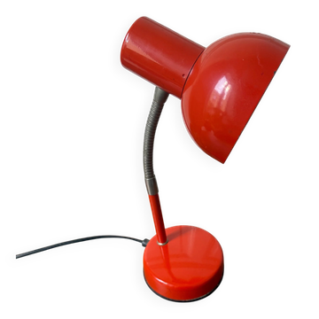Red desk lamp – vintage spirit