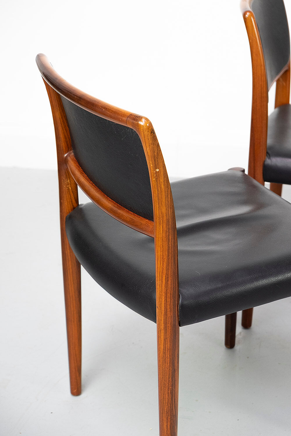 Set of 6 wooden Dining Chairs with black Leather, 1960
