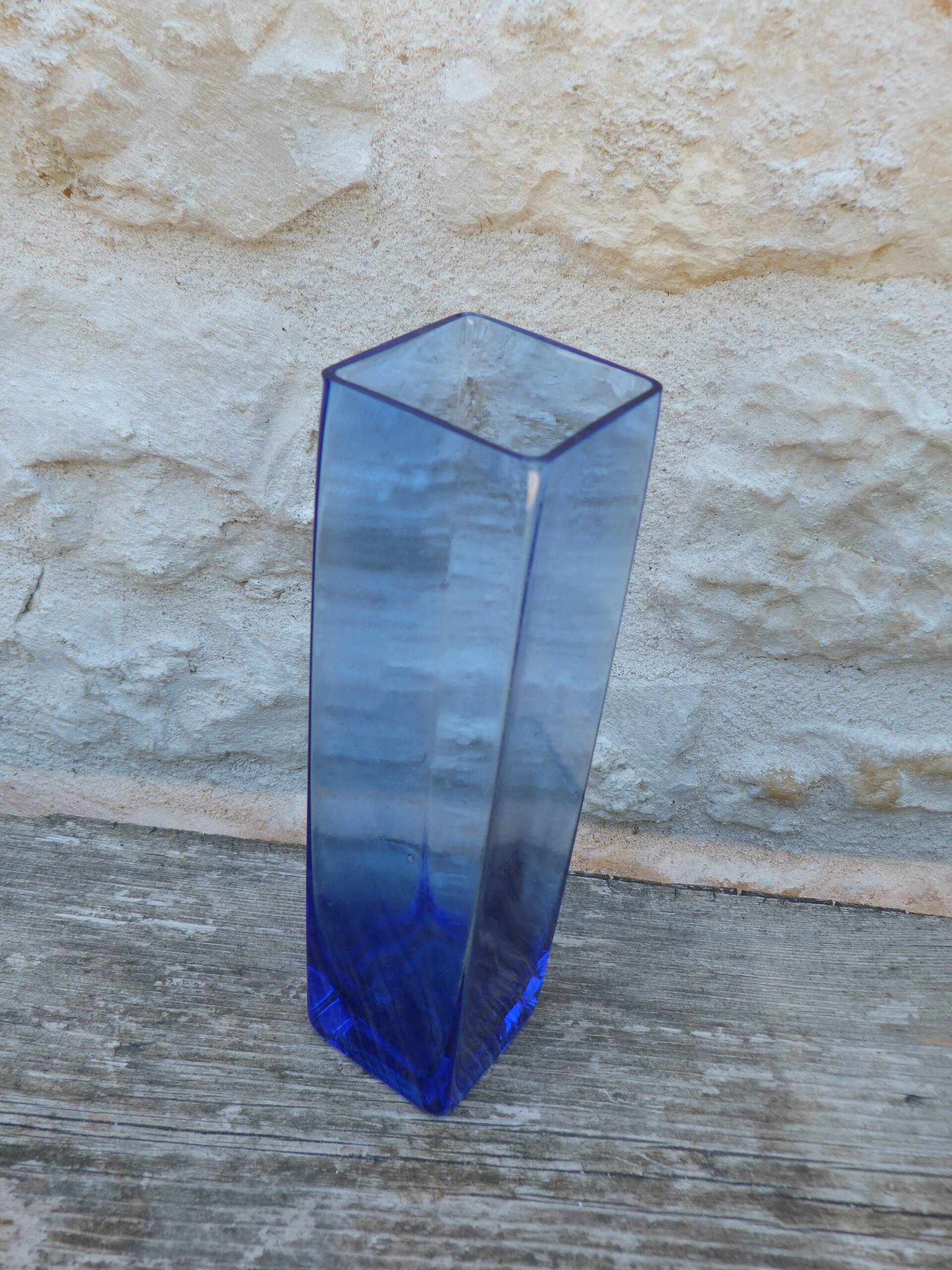 Vase vintage en verre bleu