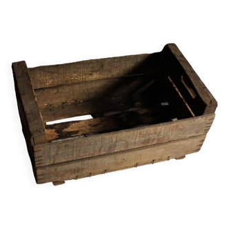 Wooden crate ferrières castle red letters