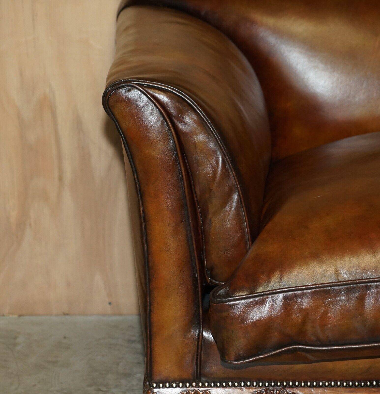 Chesterfield leather canapé with claw and ball feet by Howard & Son, Victorian era.