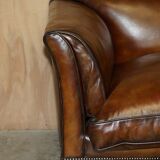 Chesterfield leather canapé with claw and ball feet by Howard & Son, Victorian era.