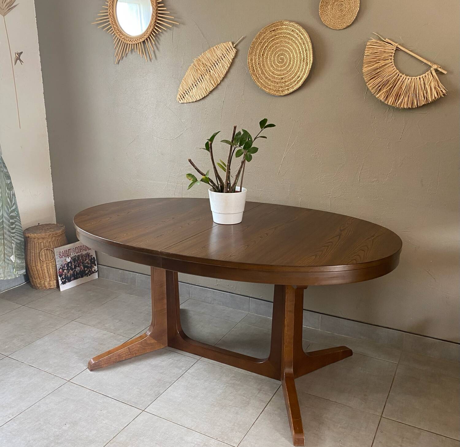 Vintage oval Baumann table