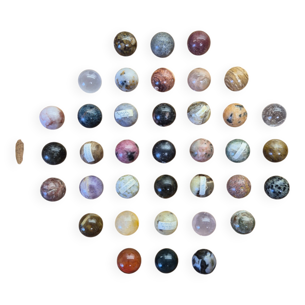 Jeu de solitaire en bois et pierres semi-précieuses