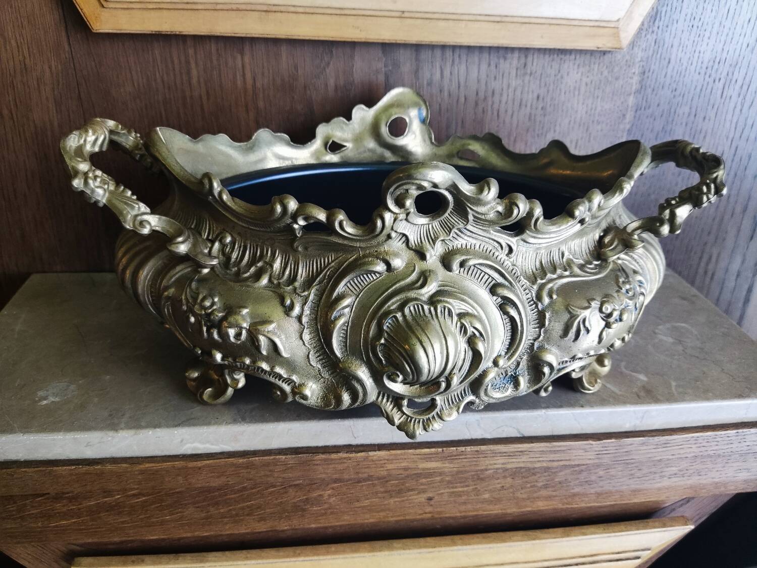 Bronze planter from the early 19th century