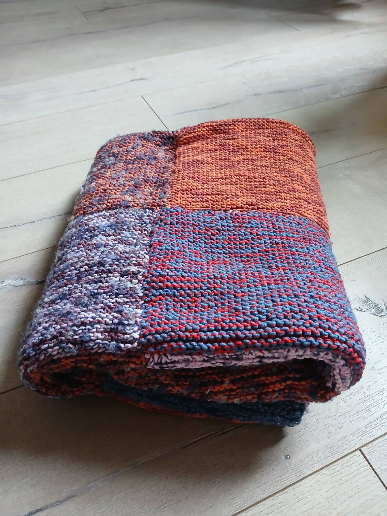 Plaid en patchwork tricoté main