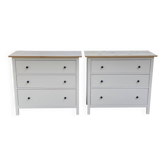 Paire de commodes scandinaves blanches en bois massif