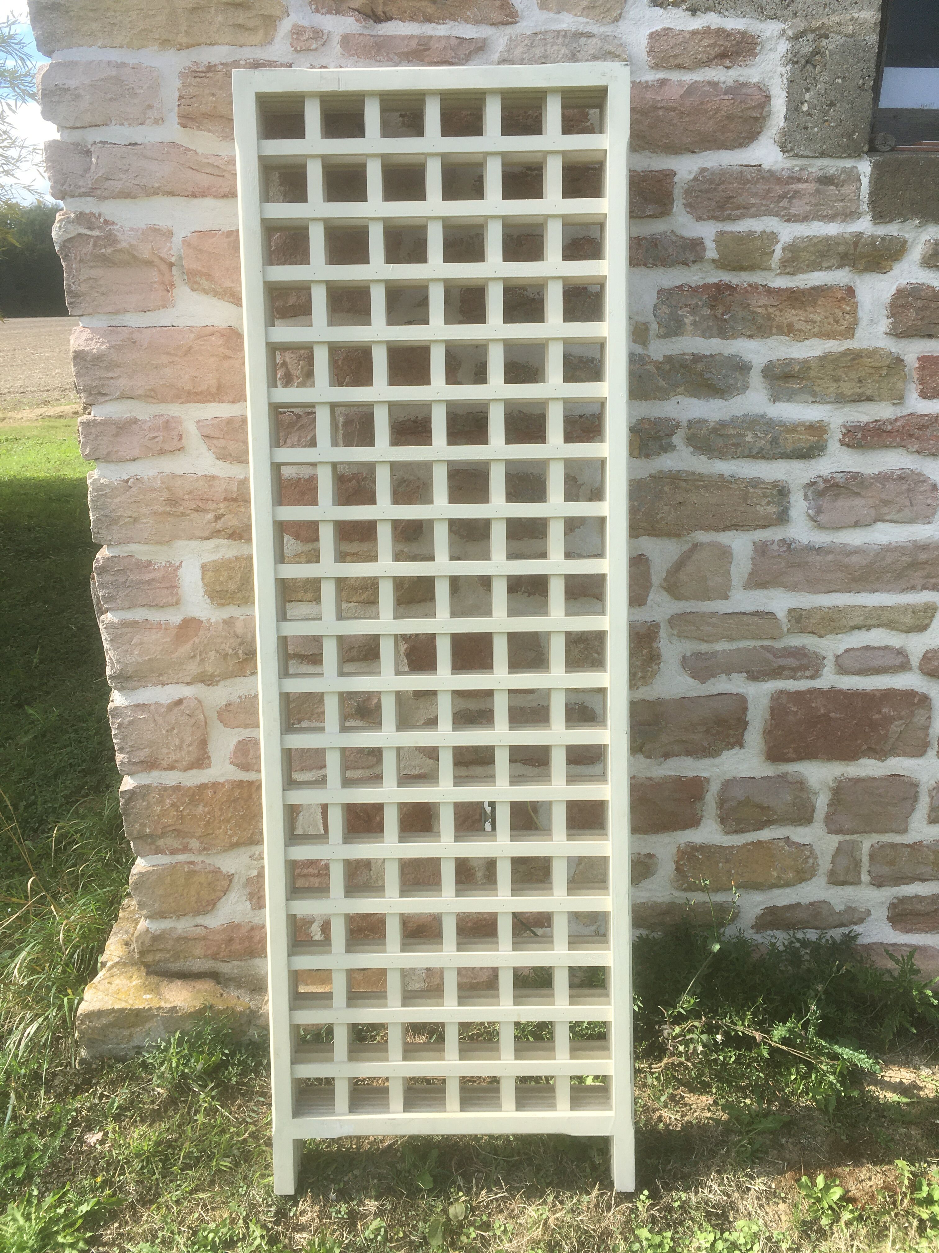 Off-white room divider