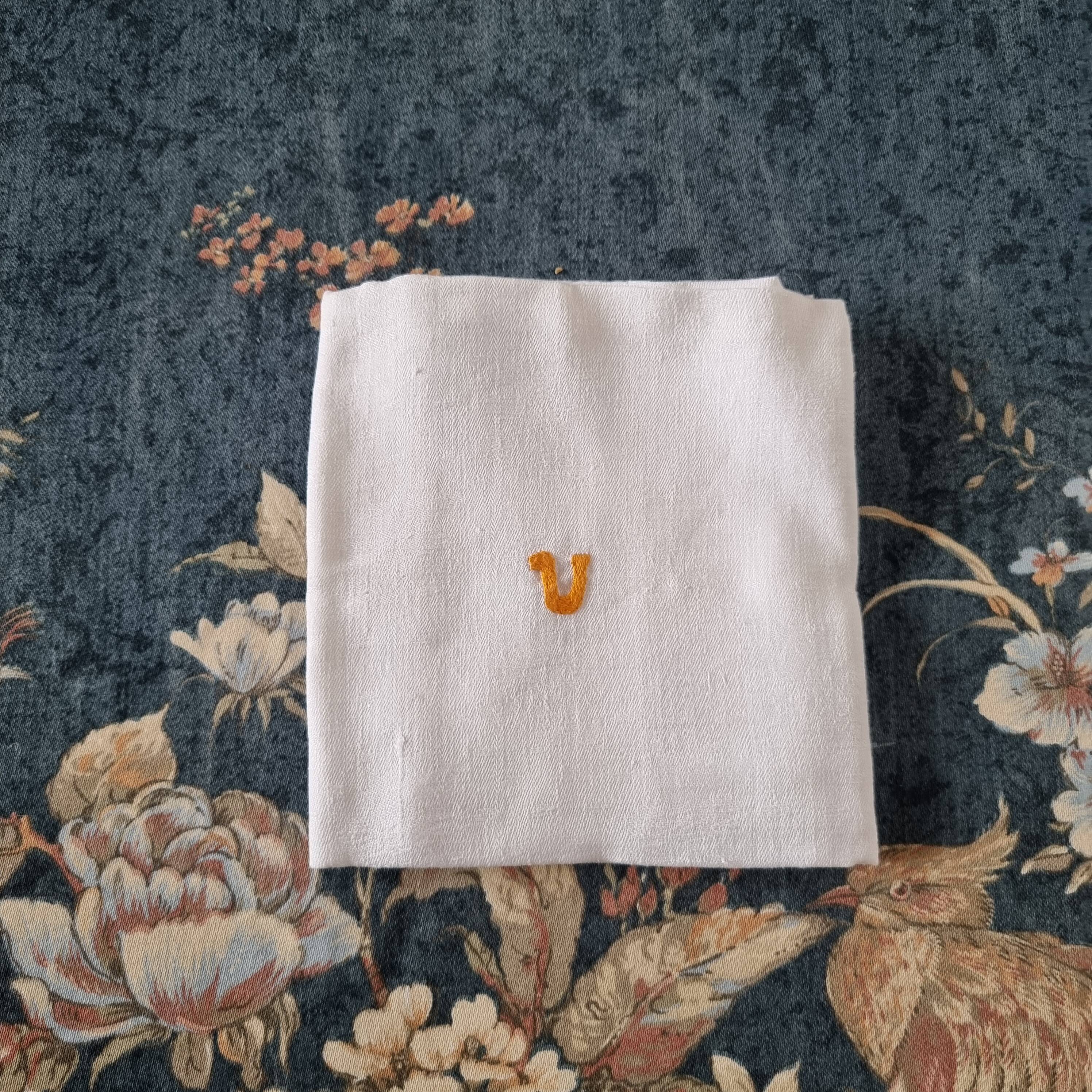 8 Anagram “V” Orange cotton fabric napkins