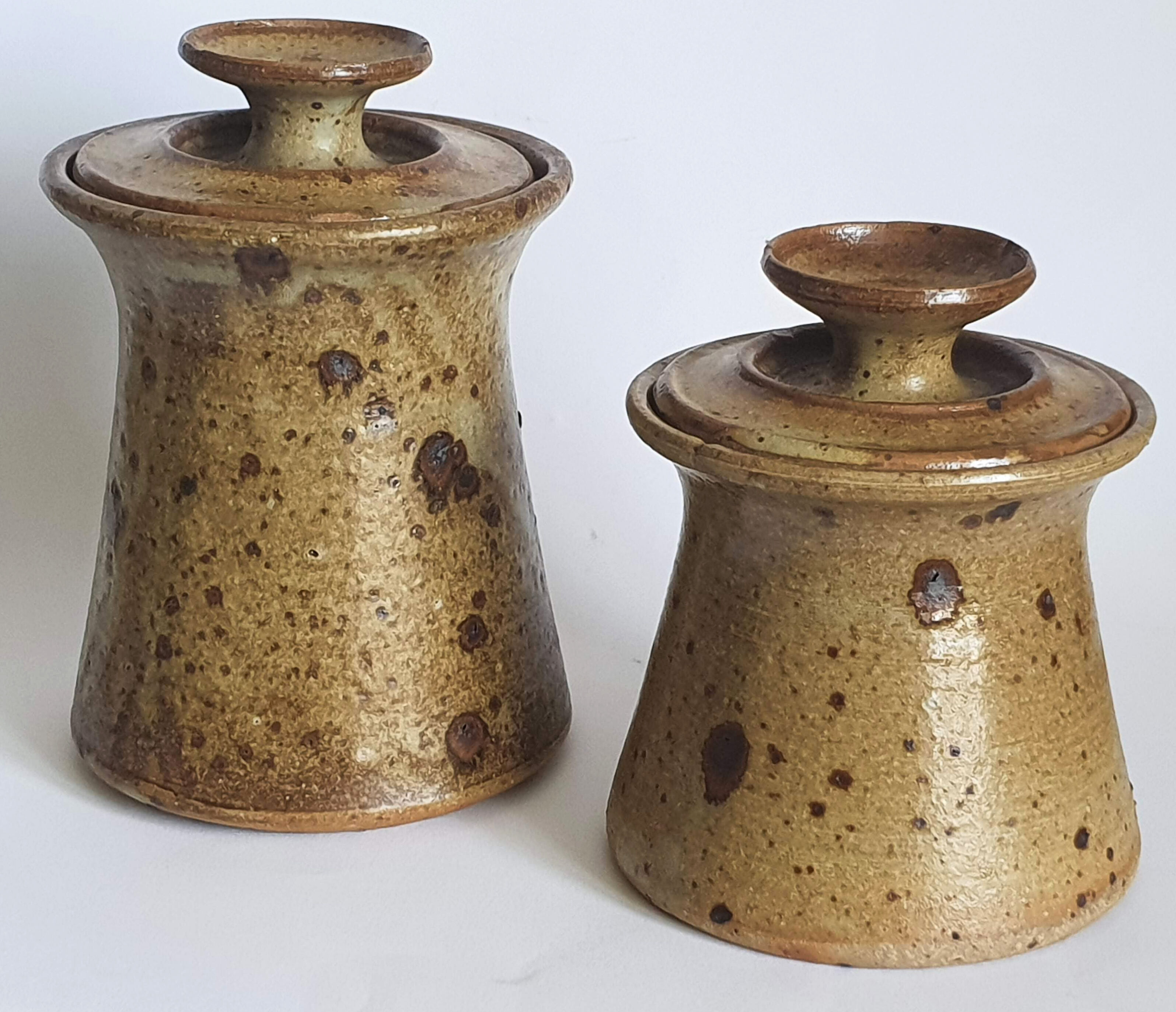 Covered pyrity sandstone pots signed GRM