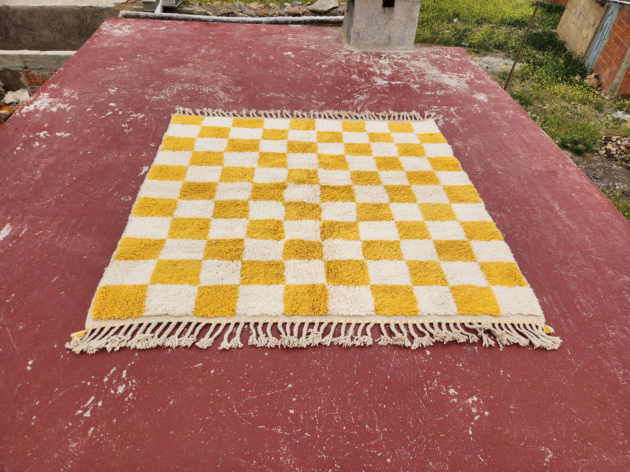 Beni Ouarain checkerboard rug 186x178 cm – Thick wool – Ochre chess pattern