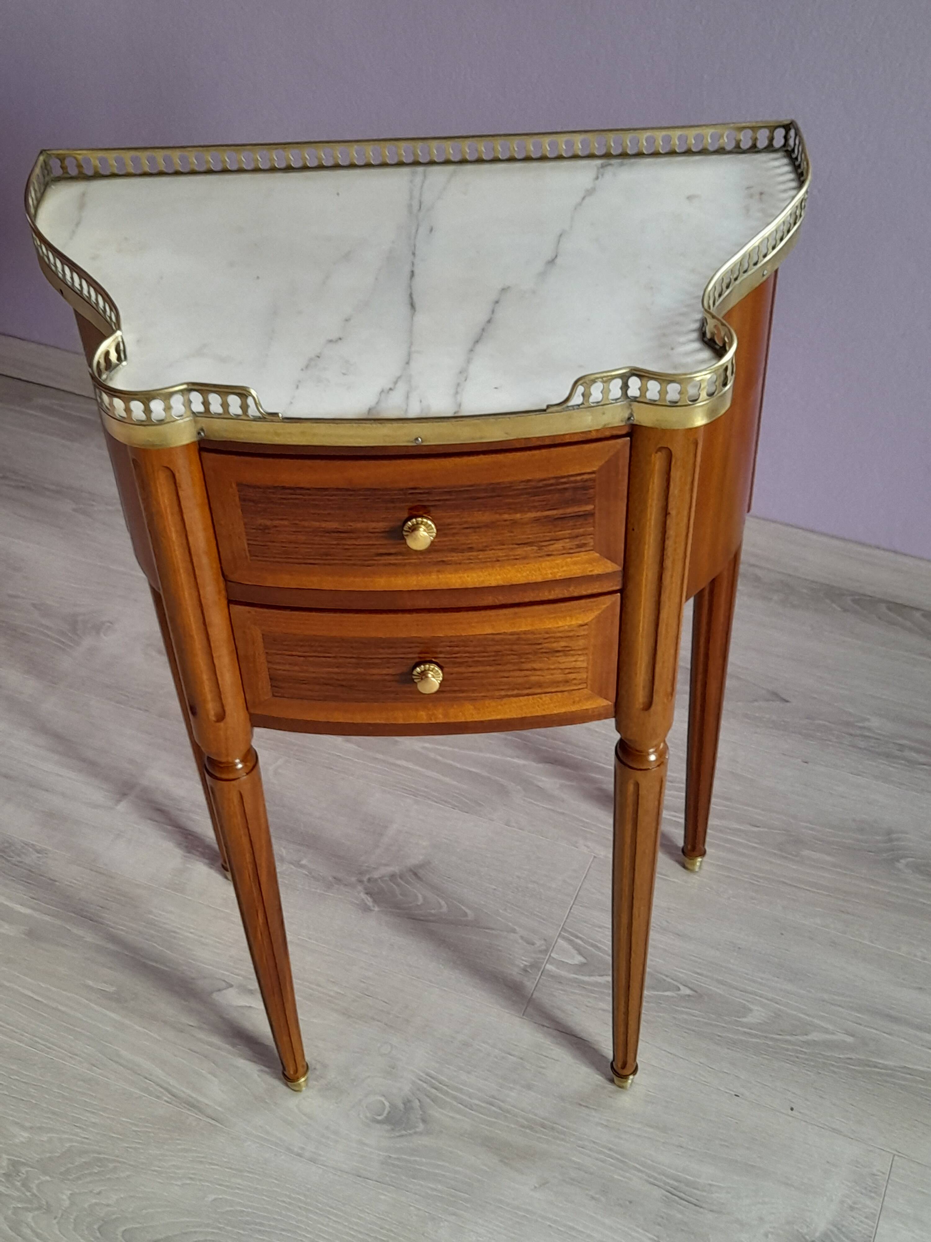 Meuble d'appoint Louis XVI -  19 ème siècle