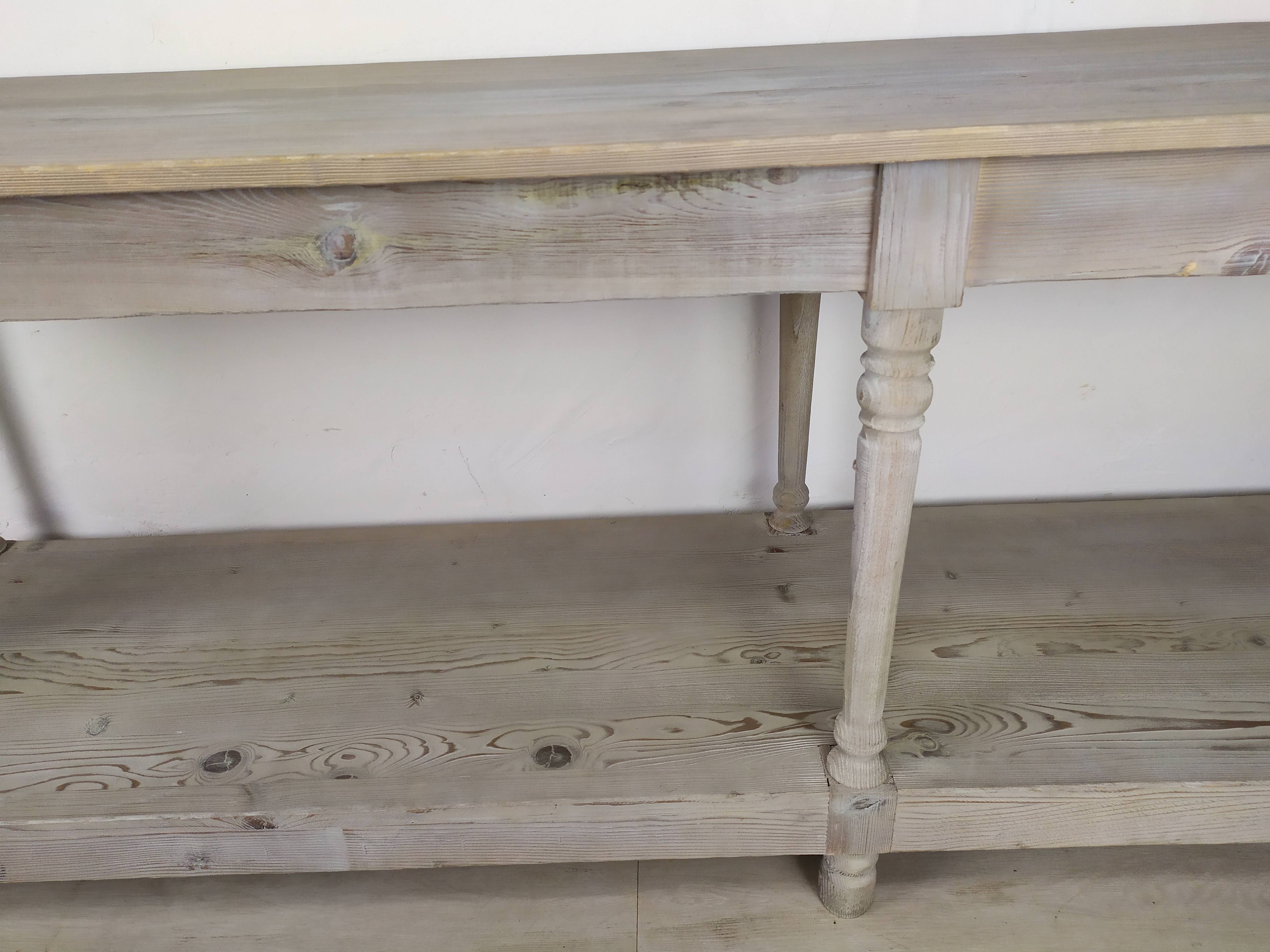 Table serving draper