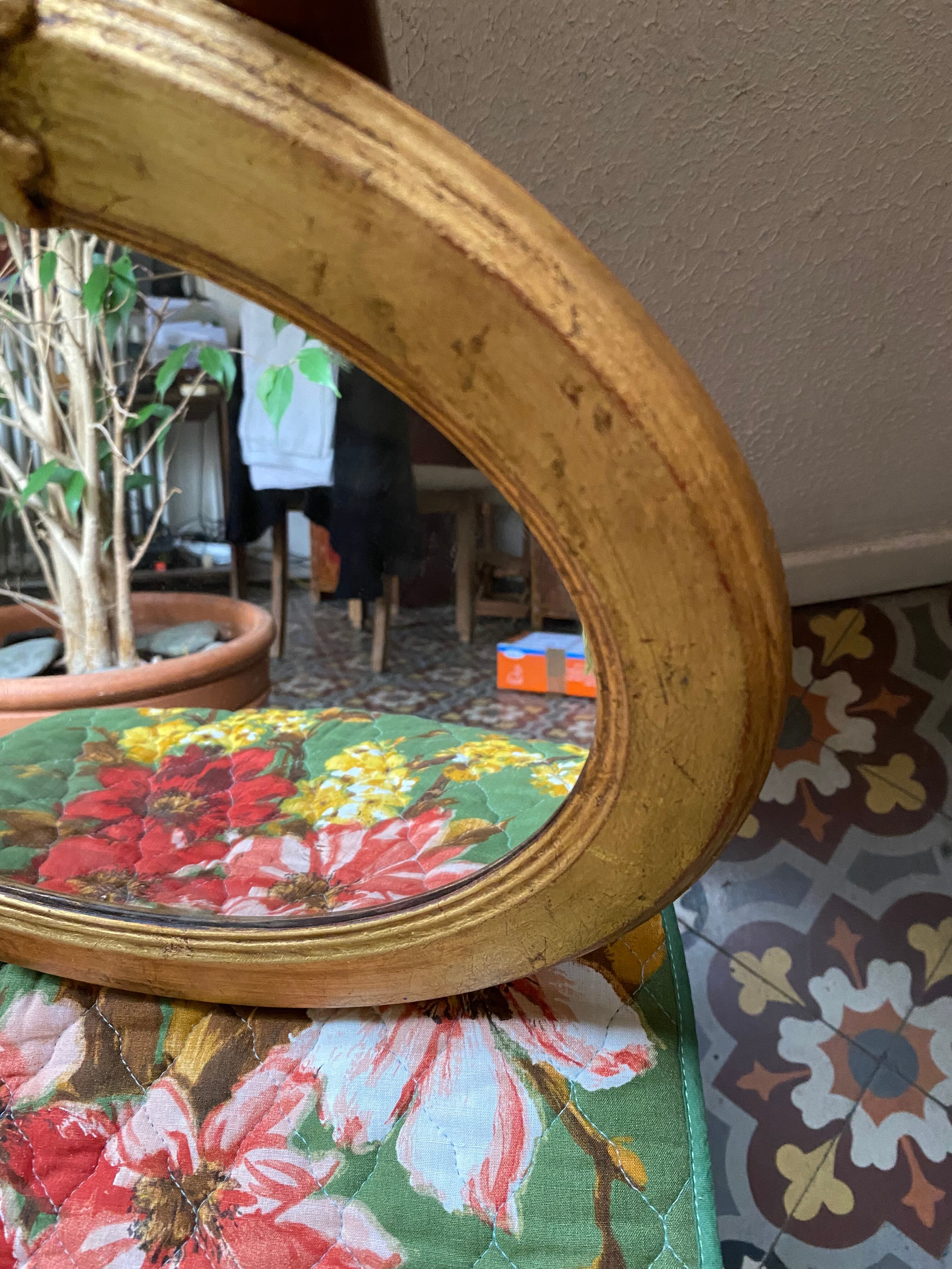 Oval mirror in gilded wood with knot, 32x37 cm