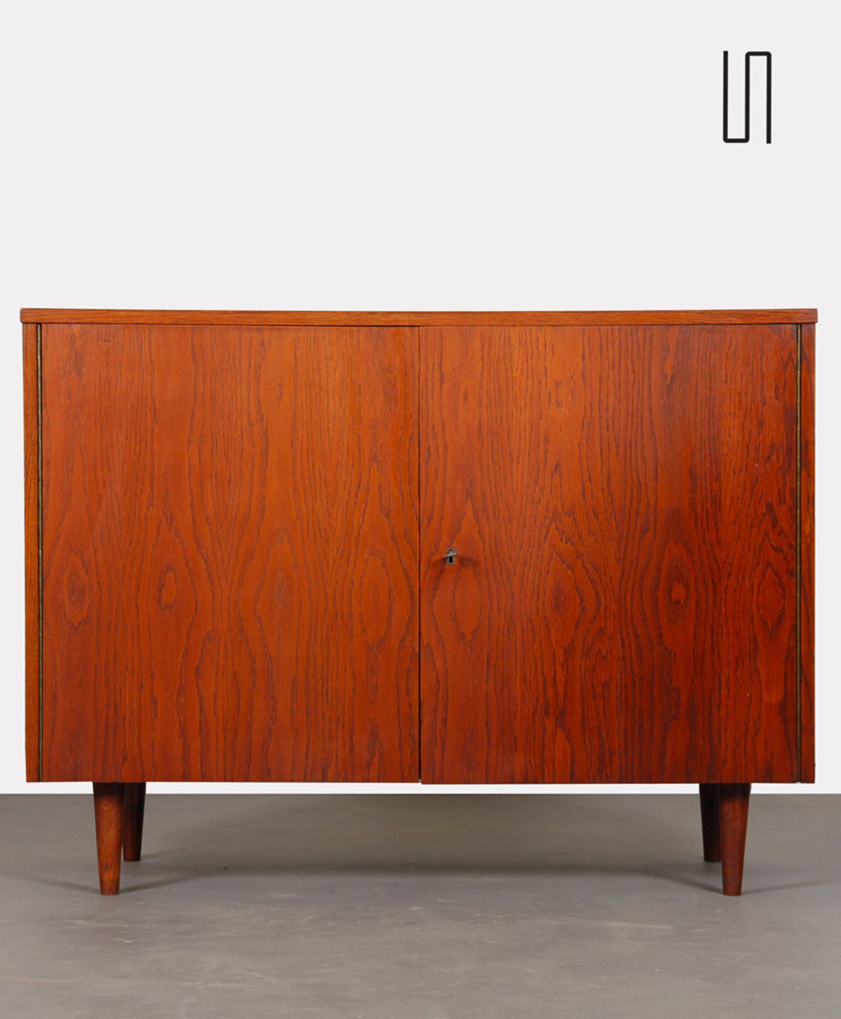 Czech vintage dresser edited by Drevozpracujici podnik, 1960