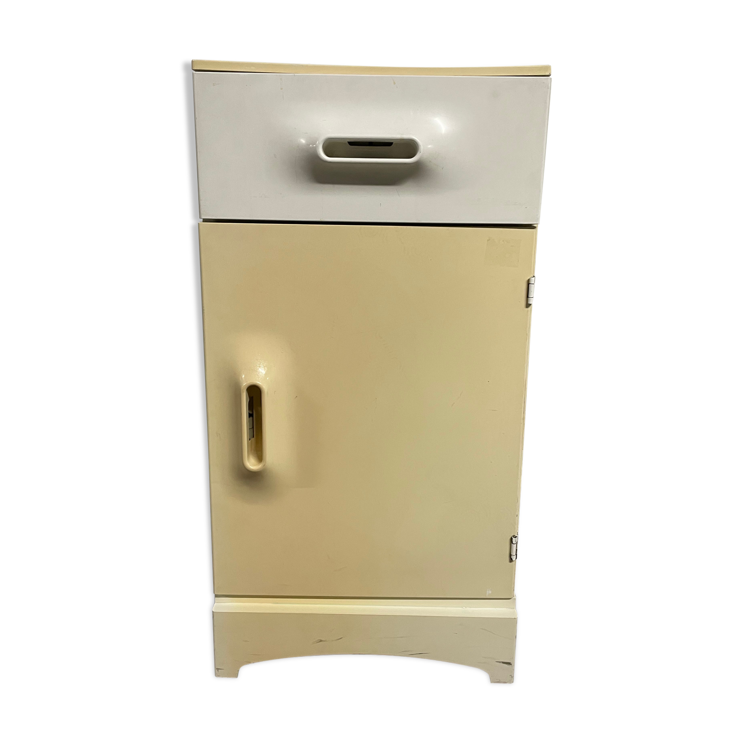 Chevet distribué par Prisunic
