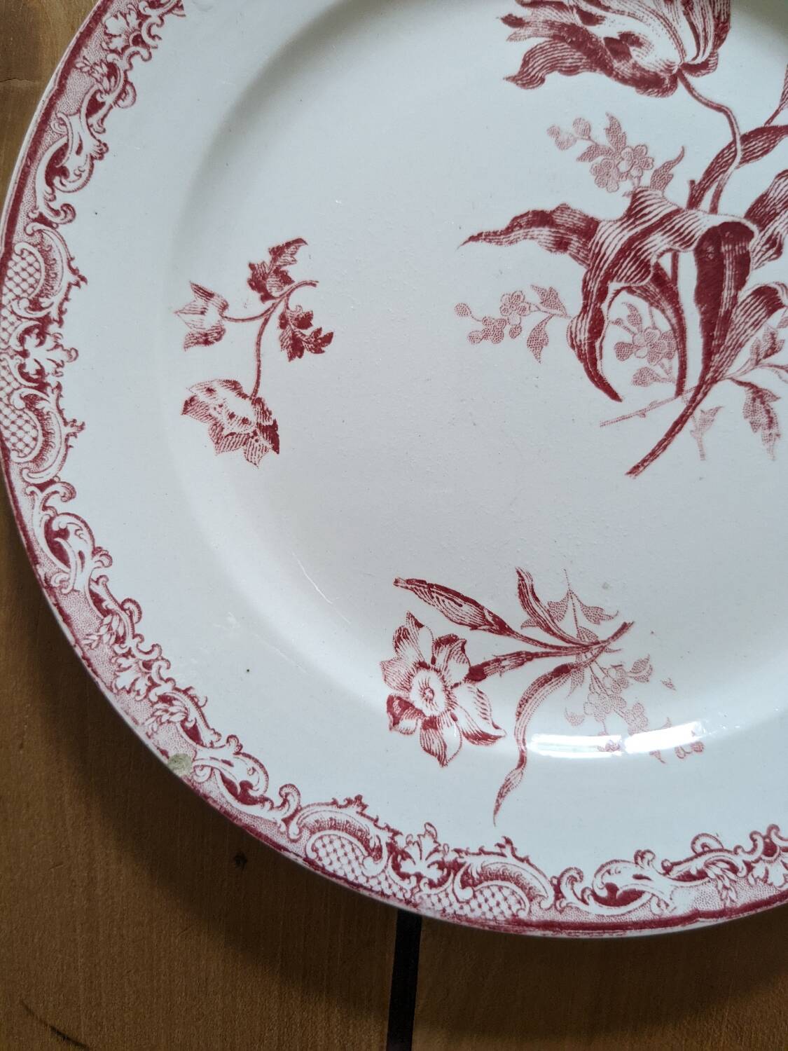 Three Fontanges Sarreguemines flat plates