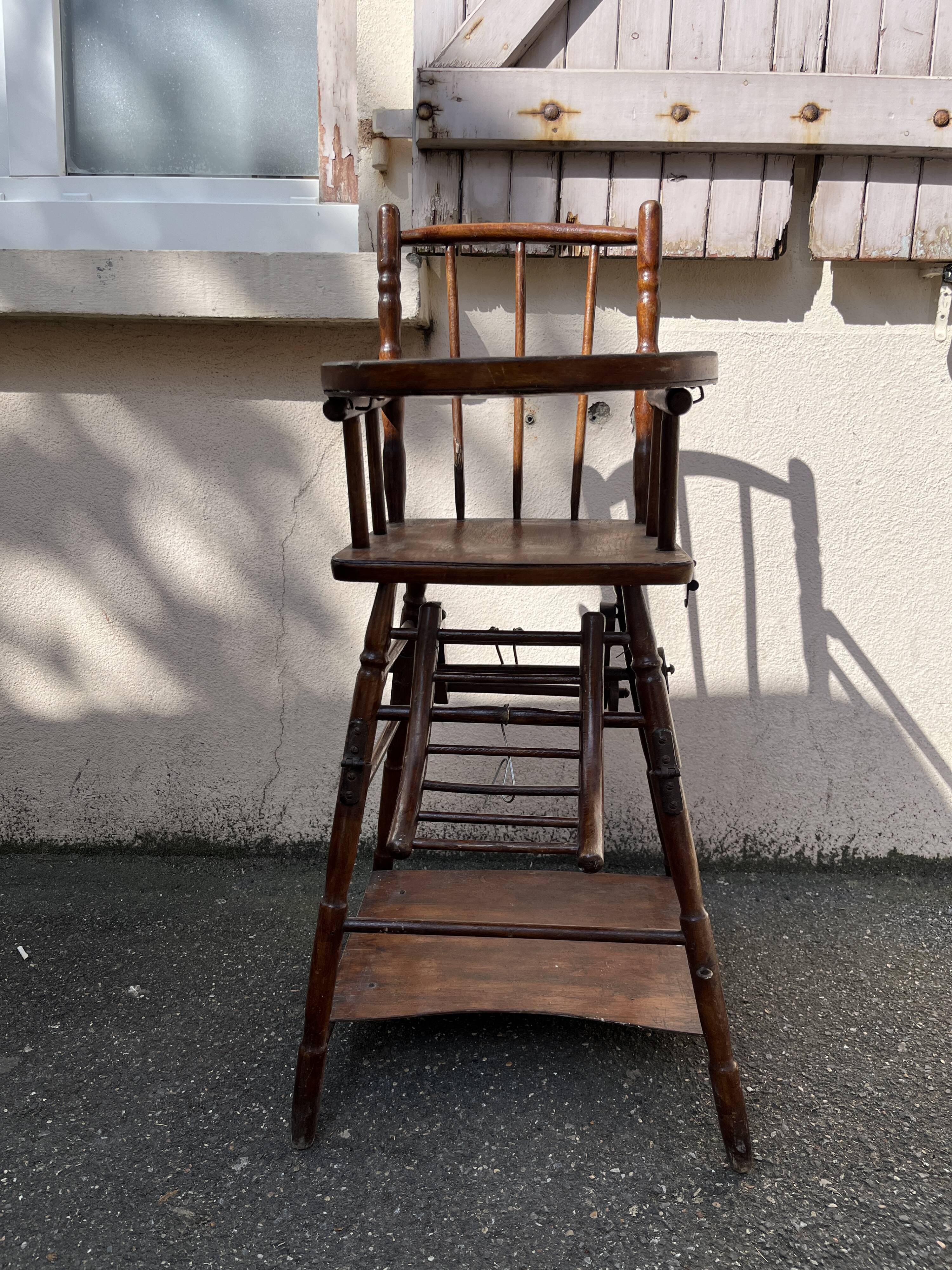 Chaise haute pour bébé en bois transformable en petit bureau des  année 50