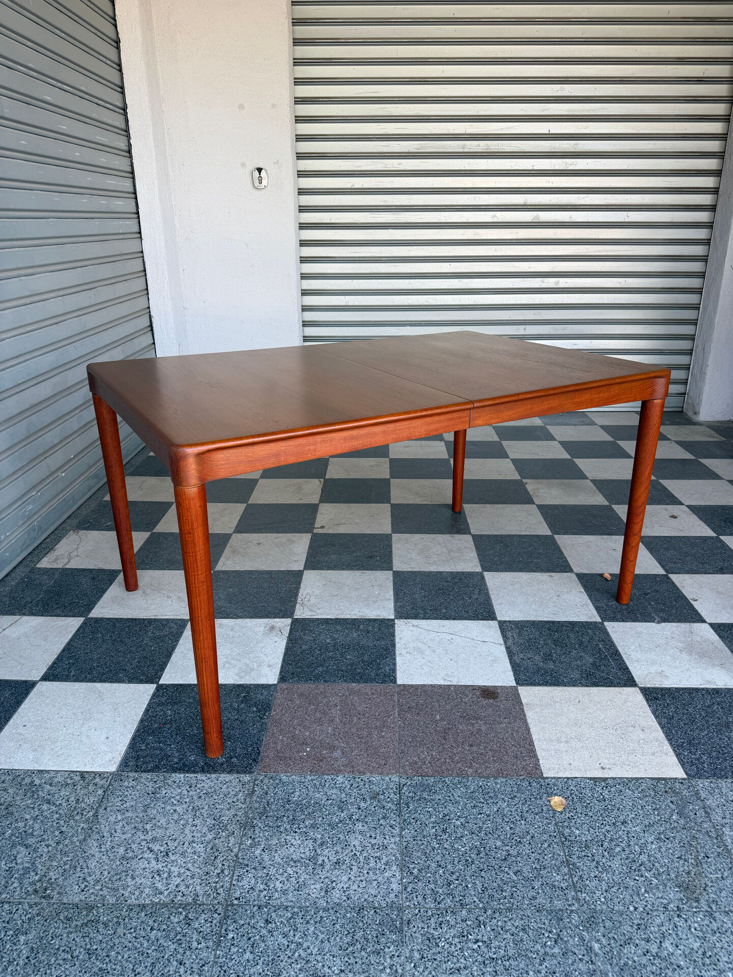 Table danoise en teck HW Klein pour Bramin