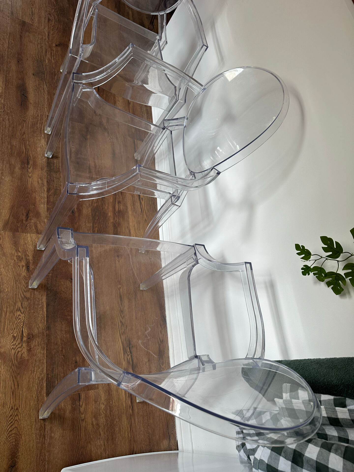 3 fauteuils style Kartell Louis Ghost transparents – Philippe Starck